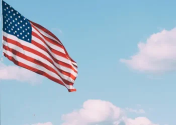 Китайское издание сравнило США с грабителем