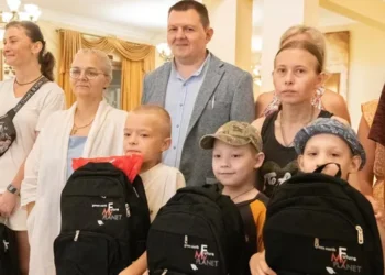 Дети из семей в трудной жизненной ситуации в Лыткарино получили рюкзаки и канцелярские наборы