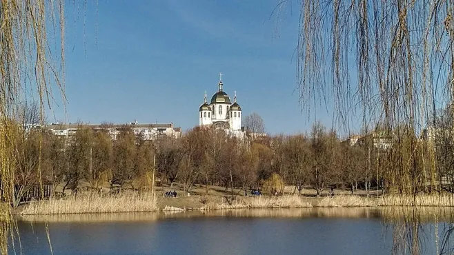 В Черновцах снесли памятник офицерам Красной Армии