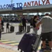 Путешественники уже сутки не могут вылететь из Антальи в Екатеринбург