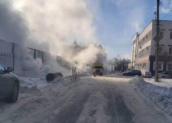 Авария на теплосетях: жители еще одного российского города замерзают в квартирах в -24 градуса