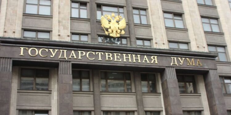 В Госдуму внесут законопроект, разрешающий скорым таранить неправильно припаркованные автомобили