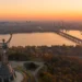 Политолог Батурин пояснил, каким образом Украина довольно активно скатывается в черную дыру