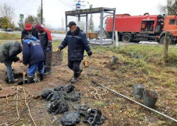 В Красноармейске специалисты очищают и промывают самотечные канализационные коллекторы