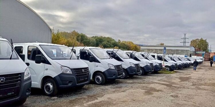 Подмосковные коммунальные службы получили 30 новых автомобилей