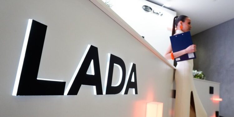 В Роспатент подали заявки на регистрацию товарных знаков Lada Yashma и Lada Yarus