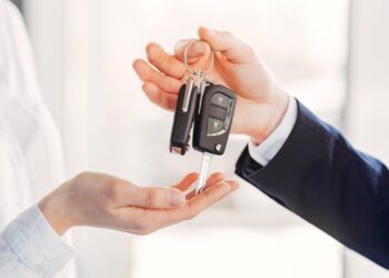 Китайские автомобили Geely резко подешевели в России