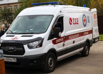 Российских водителей обяжут пропускать спецтранспорт с мигалкой