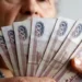 В Госдуме предложили выплачивать всем пожилым россиянам по 5000 рублей к 1 октября