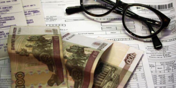 Эксперт допустил возможность снижения тарифов на коммунальные услуги в России
