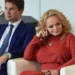 Долина собралась судиться с продавцами ростовых кукол с ее изображением